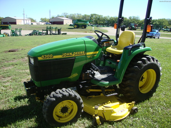 1999 John Deere 4300