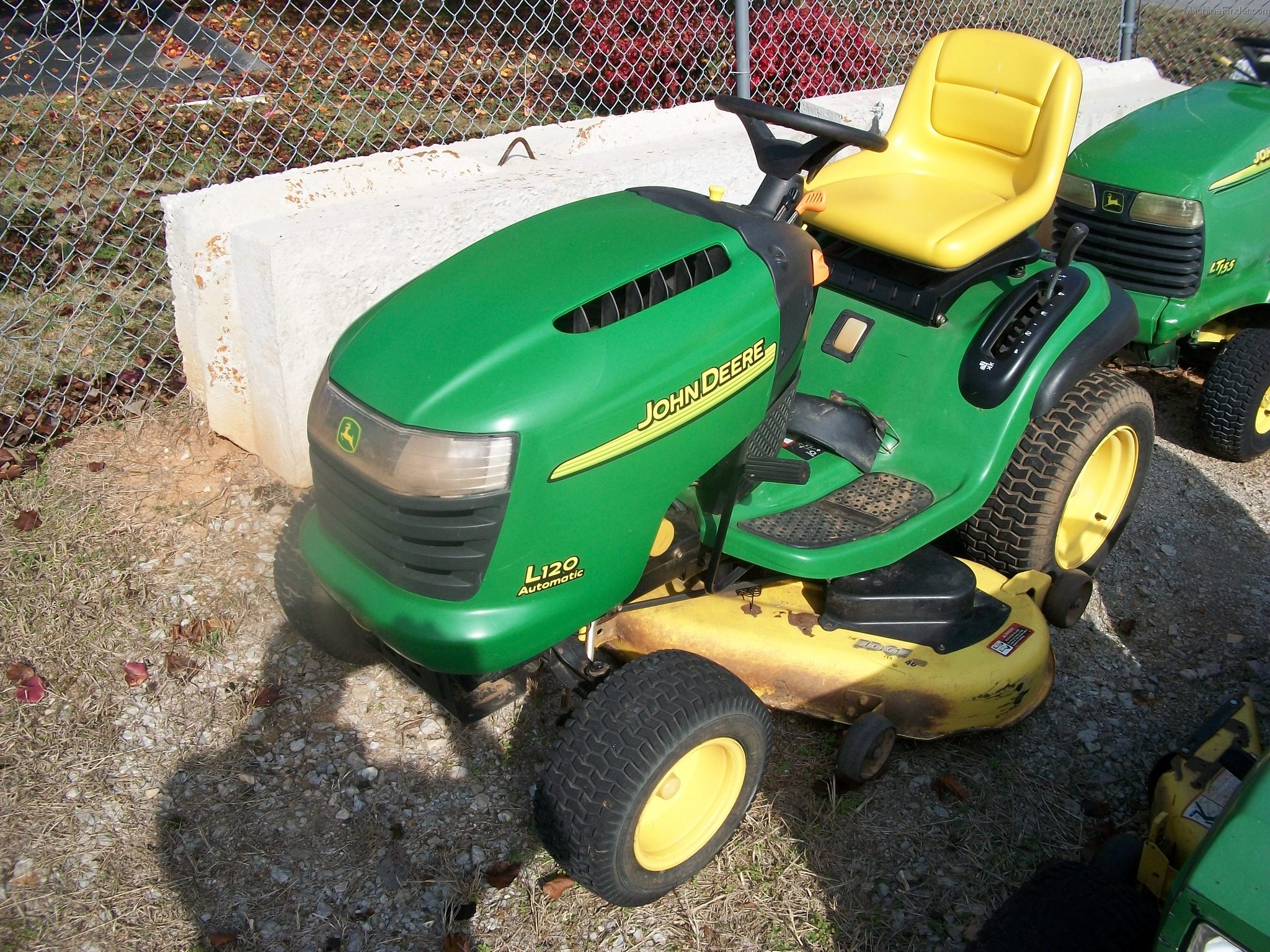 Jd L120 Lawn Tractor