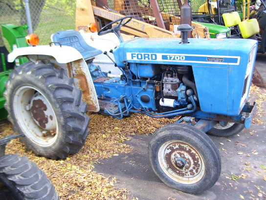 1980 Ford 1700 tractor #10