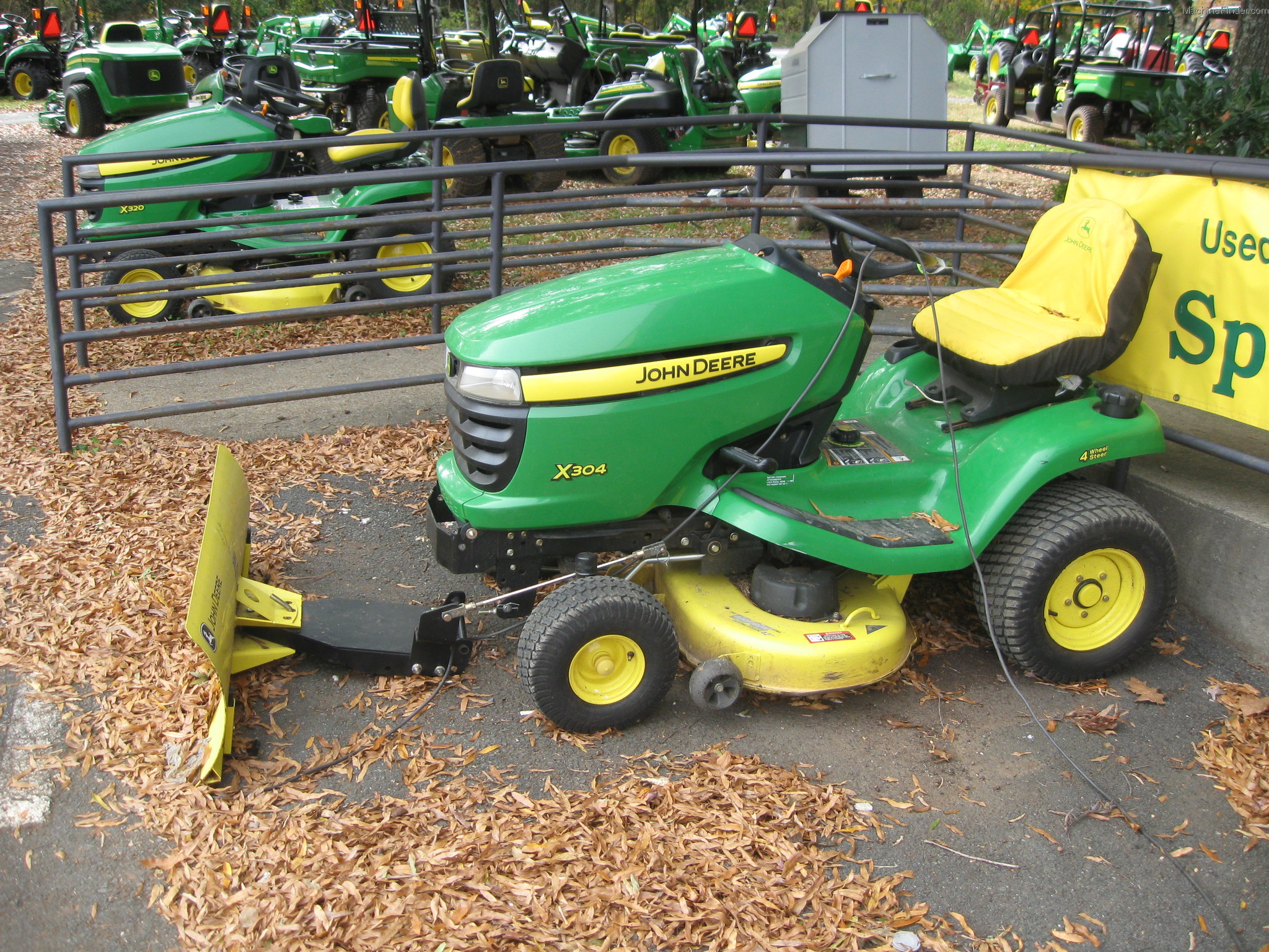 John Deere X304 Lawn & Garden and Commercial Mowing - John Deere ...