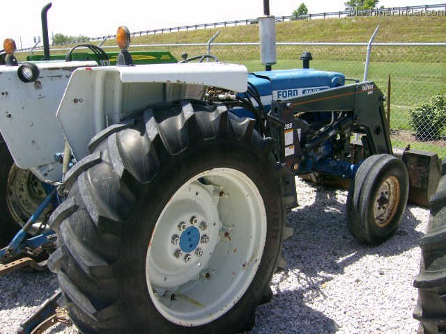 1977 Ford 4600 Tractors - Utility (40-100hp) - John Deere MachineFinder