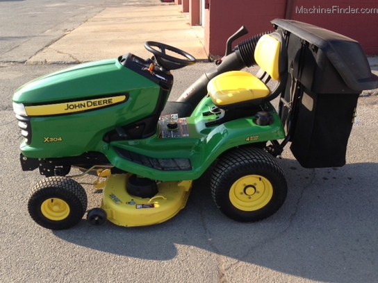 John Deere X304 Lawn & Garden and Commercial Mowing - John Deere ...