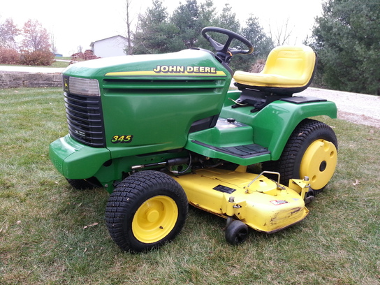 John Deere 345 Engine