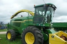 Forage Harvester-Self Propelled For Sale 2004 John Deere 7500 