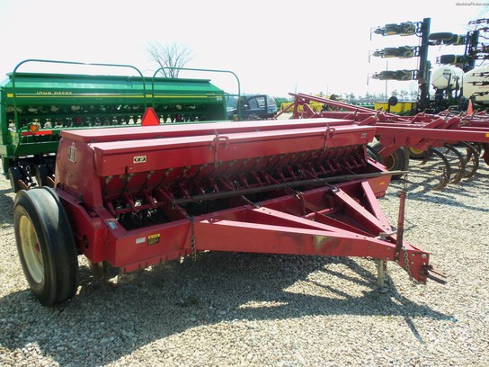International Harvester 5100 Planting & Seeding - Box Drills - John ...