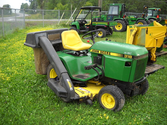 1986 John Deere 318