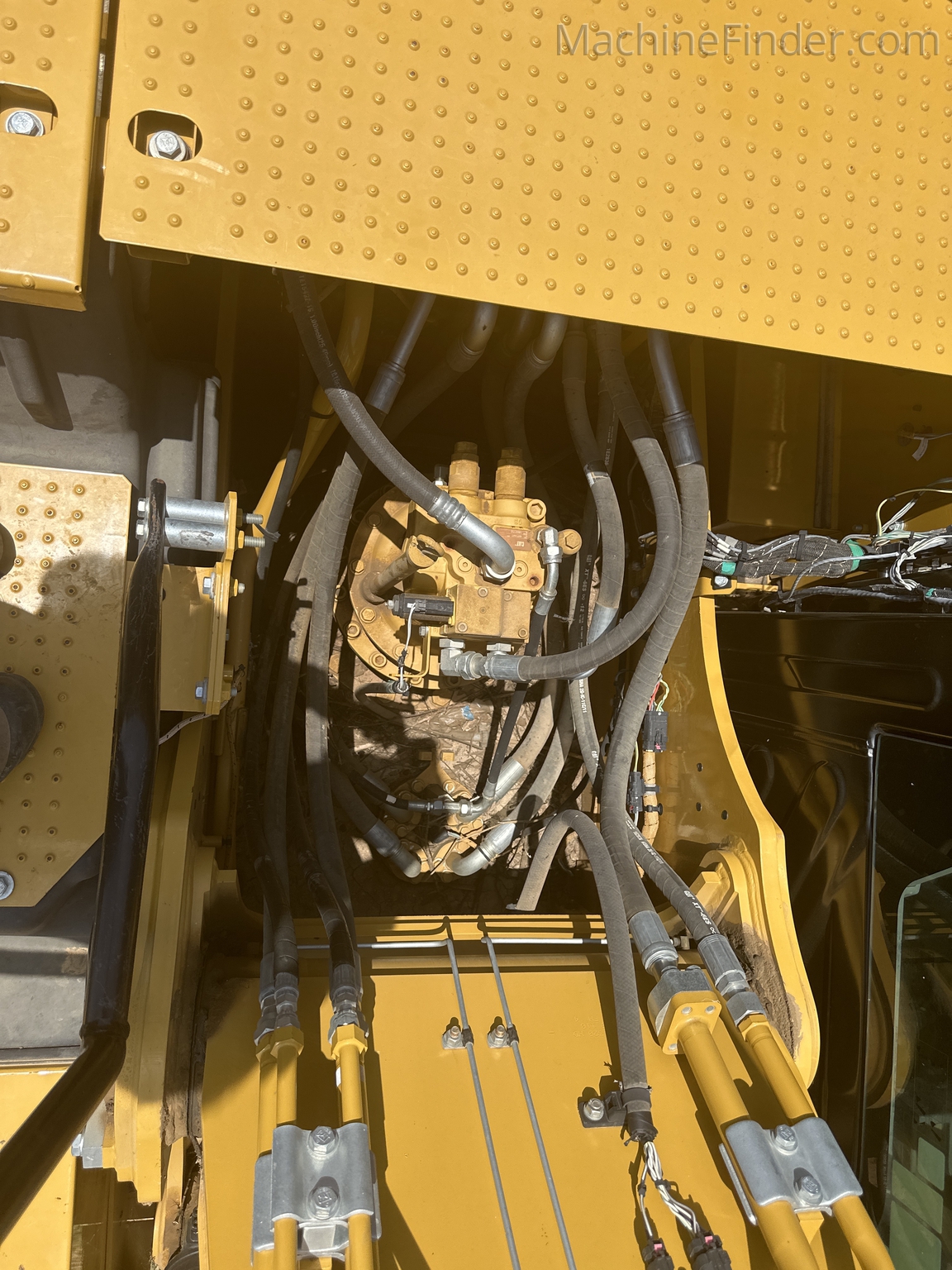 2018 Caterpillar 323 Image 21