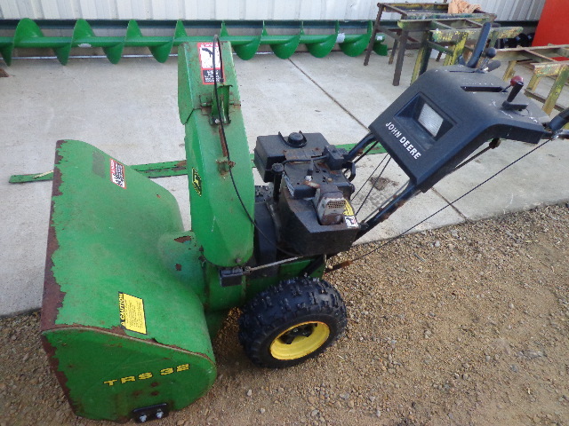 John Deere TRS32 Residential Walk-Behind Snow Blowers for Sale | [41322]