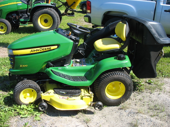 2006 John Deere X320 Lawn & Garden and Commercial Mowing - John Deere ...