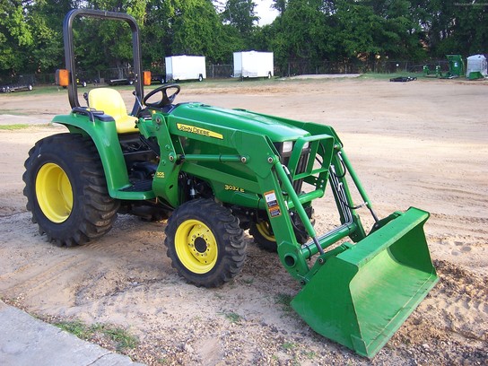 2010 John Deere 3032