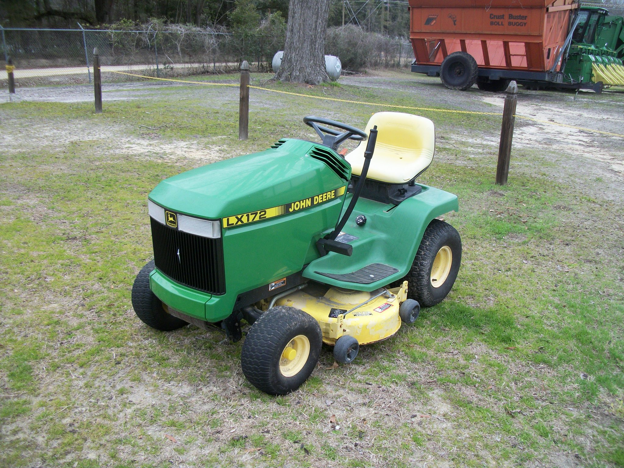 John Deere LX172 Lawn & Garden and Commercial Mowing - John Deere ...