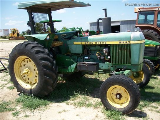 1977 John Deere 2440