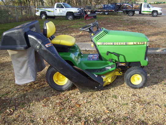 John Deere LX176 Lawn & Garden and Commercial Mowing - John Deere ...