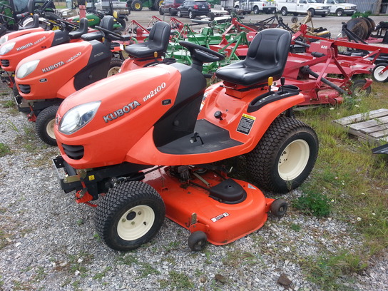 Kubota GR2100 Lawn & Garden and Commercial Mowing - John Deere ...